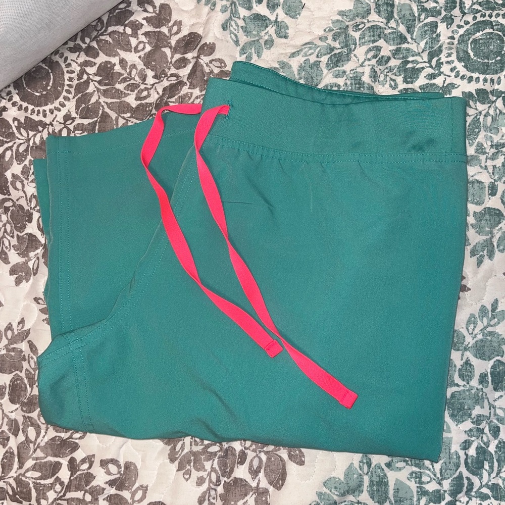 FIGS women's Surgical Green Livingston™ - Basic Scrub Pants - XL/Surgical Green